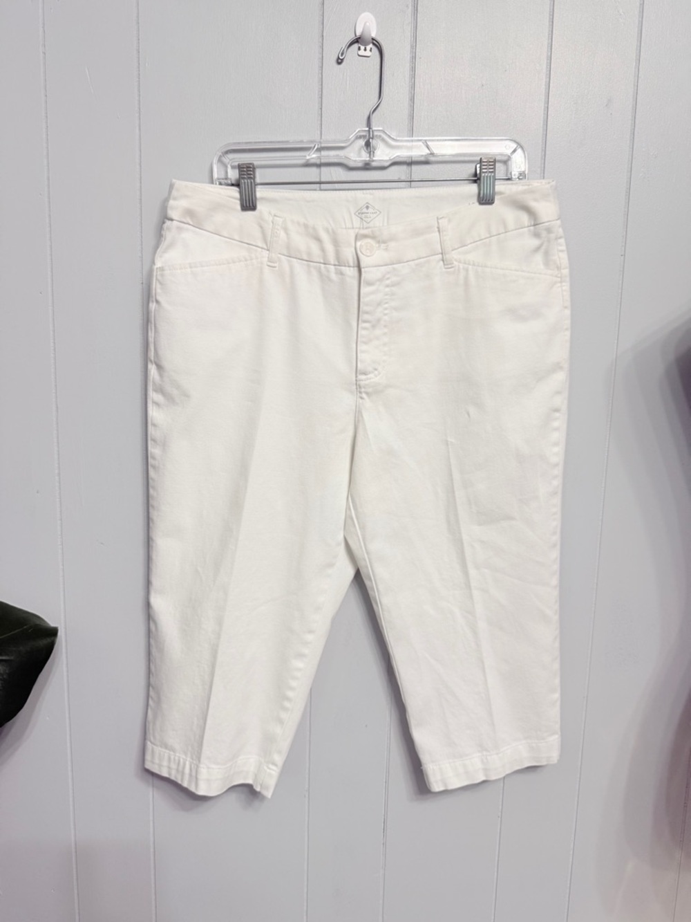 #1)  St. John's Bay White Capri Chino Pants